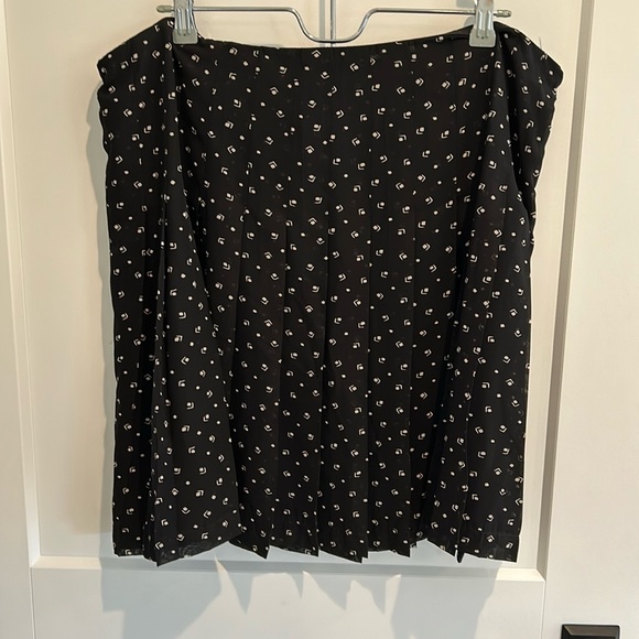 Lauren Ralph Lauren mini skirt, black with cute pattern, size 16, great shape - Picture 1 of 5